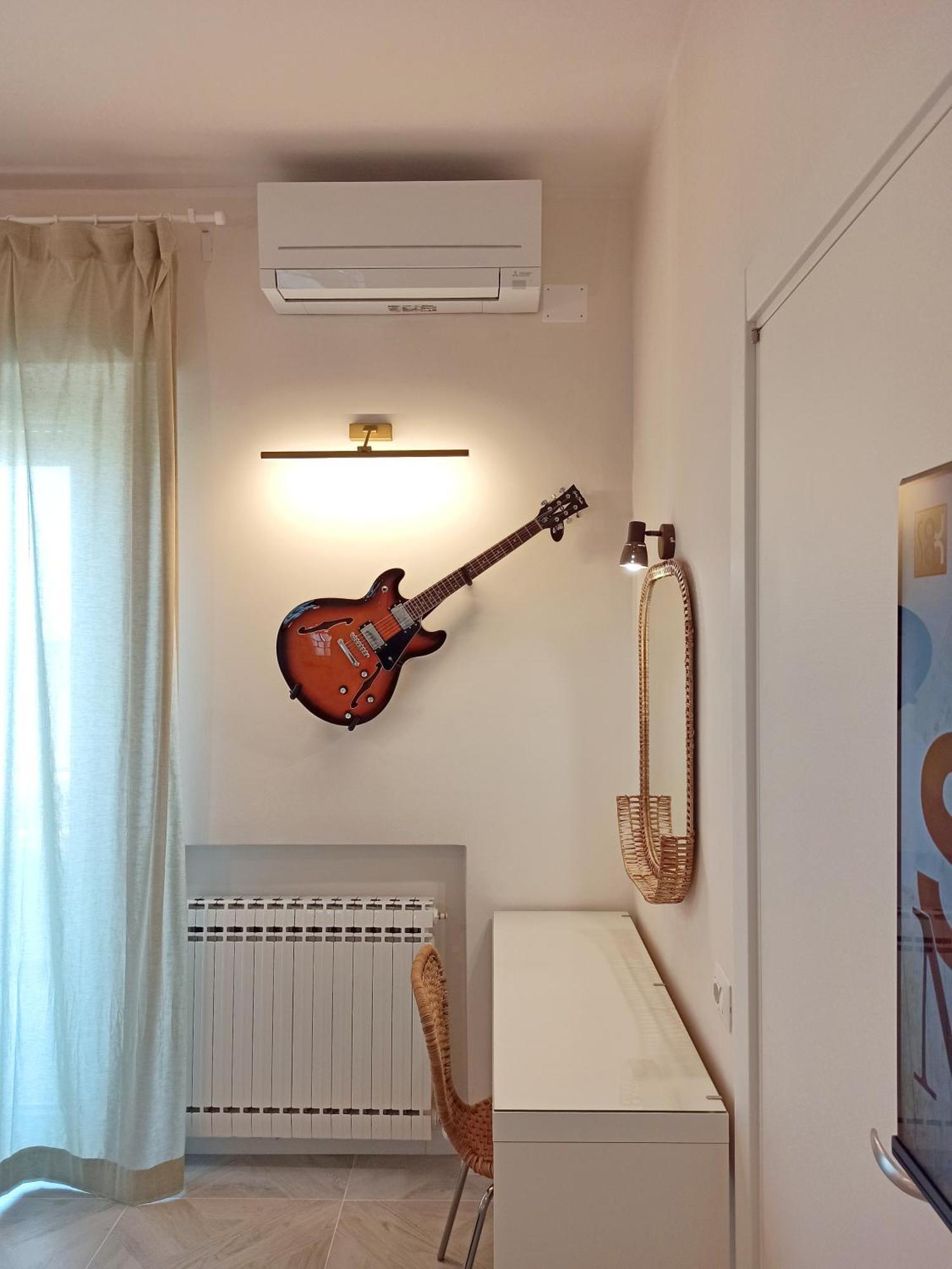 Colombo 477 Stanze Jazz, Soul, Classica Civitanova Marche Exterior photo